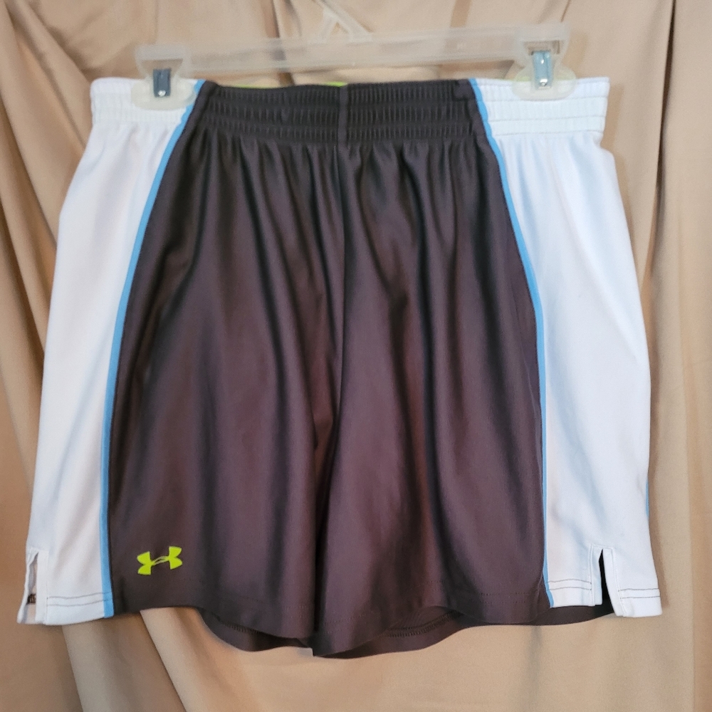 Medium Womens Activewear Shorts. By Underarmour heat gear(elastic Waist/black/wh